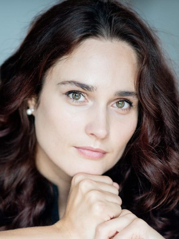 Pianist Anna Vinnitskaya close up with hands clasped underneath chin