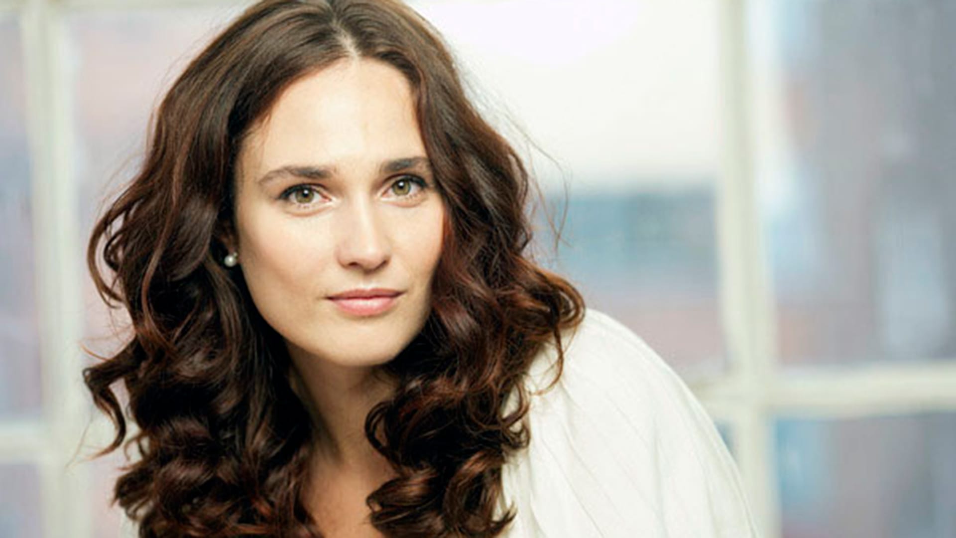 Anna Vinnitskaya with white top and light background