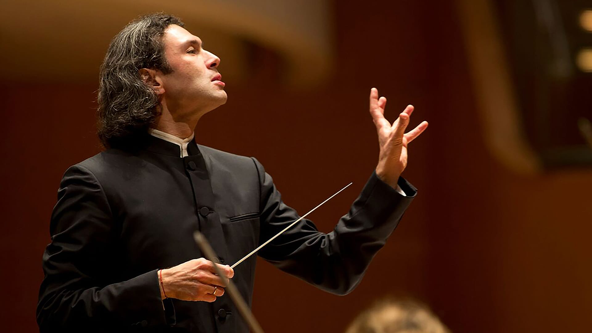Vladimir Jurowski conducting with a passionate gesture