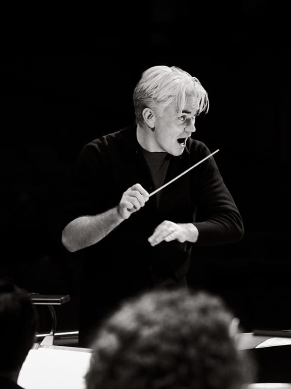 Black and white image of LPO's Principal Conductor Edward Gardner leading the London Philharmonic Orchestra