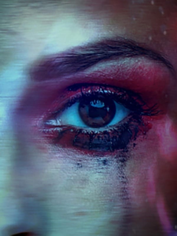 close-up picture of a woman's eyes