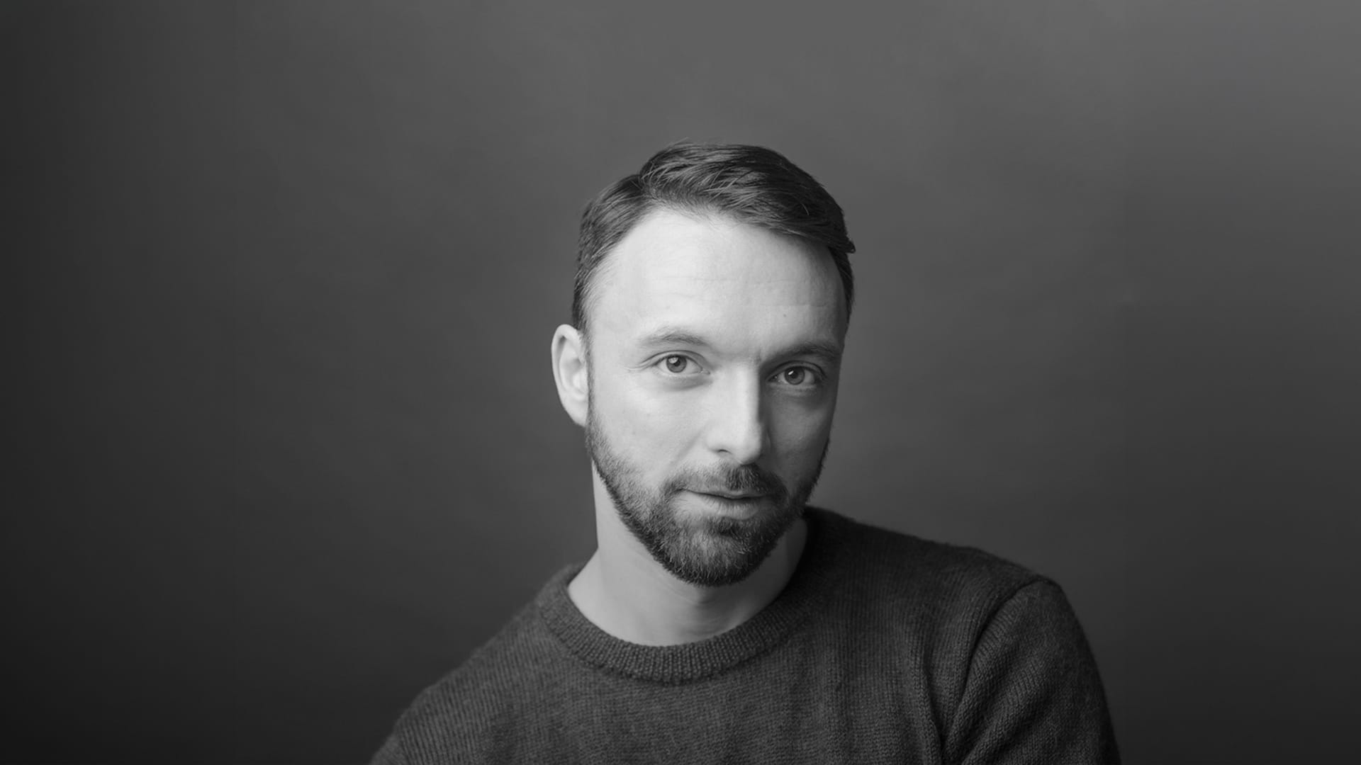 Baritone Gyula Orendt, a man with dark hair and beard, black and white portrait.